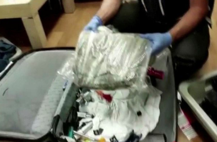 AHL’de Brezilyalı kadının valizinden 2.450 gram kokain çıktı