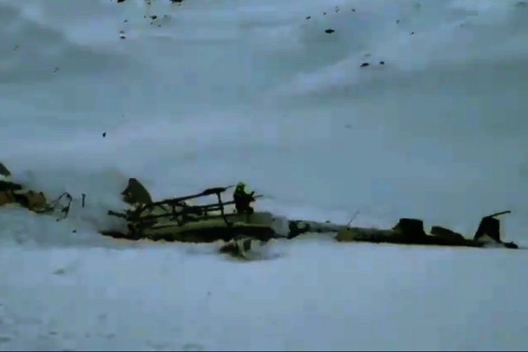 Alpler’de uçakla helikopter çarpıştı; 5 kişi hayatını kaybetti