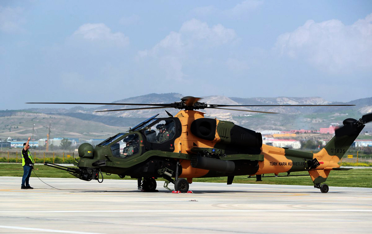 TSK 52. Atak helikopterini teslim aldı