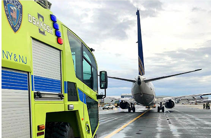 UA uçağı Newark Havalimanı’nı alarma geçirdi