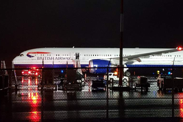 BA uçağında yolcu hayatını kaybetti