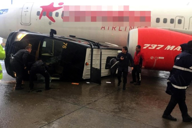 Hortum Antalya Havalimanı’na büyük hasar verdi