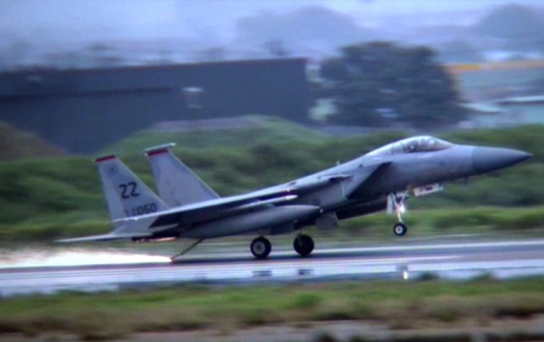 ABD’nin iki F-15’i Japonya’da acil indi