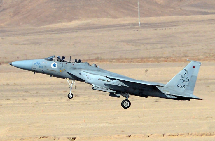 İsrail F-15’inin uçuş sırasında kanopisi koptu