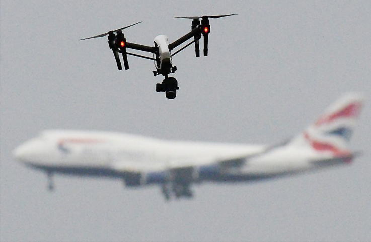 İngiltere, havalimanları etrafında drone alanlarını genişletiyor