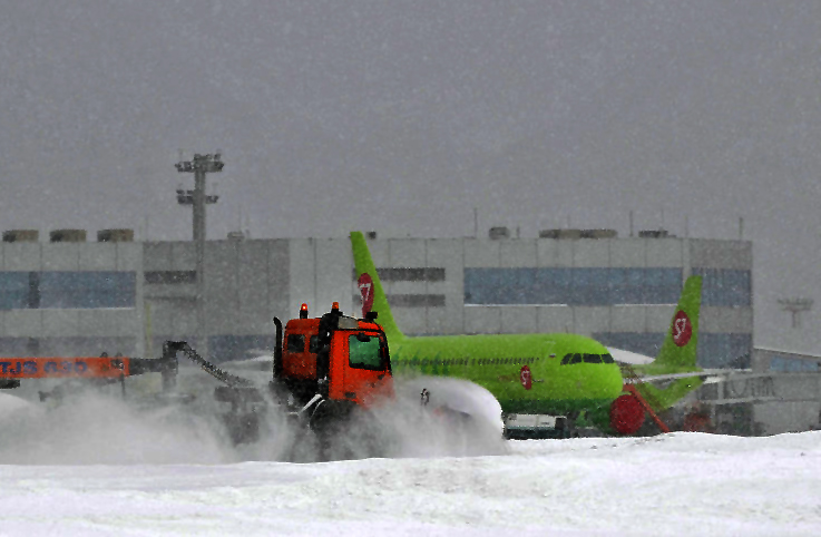 Vnukovo, Domodedovo ve Şeremetyevo’da kar iptalleri