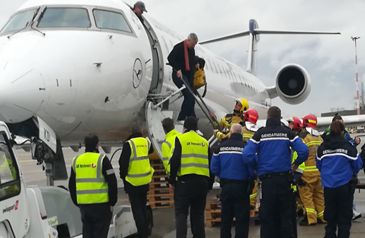 Lufthansa CityLine uçağı push back yaparken hasar gördü