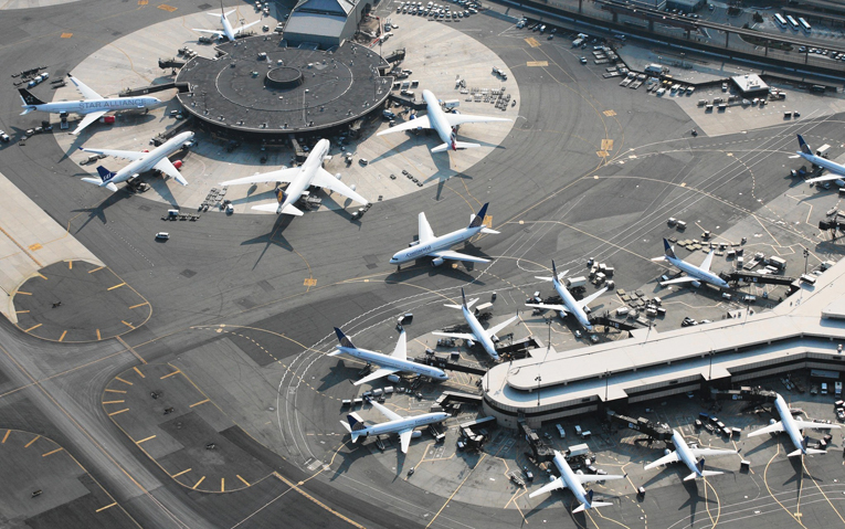 Newark Liberty Havalimanı’na inişler 45 dakika durdu