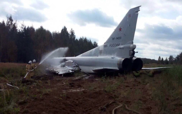 Tu-22M3 eğitim için havalandı acil inişte kaza yaptı