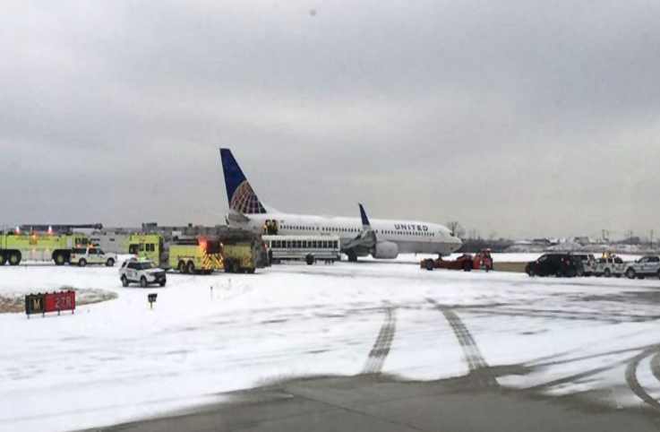 United uçağı O’Hare’de pistten çıktı