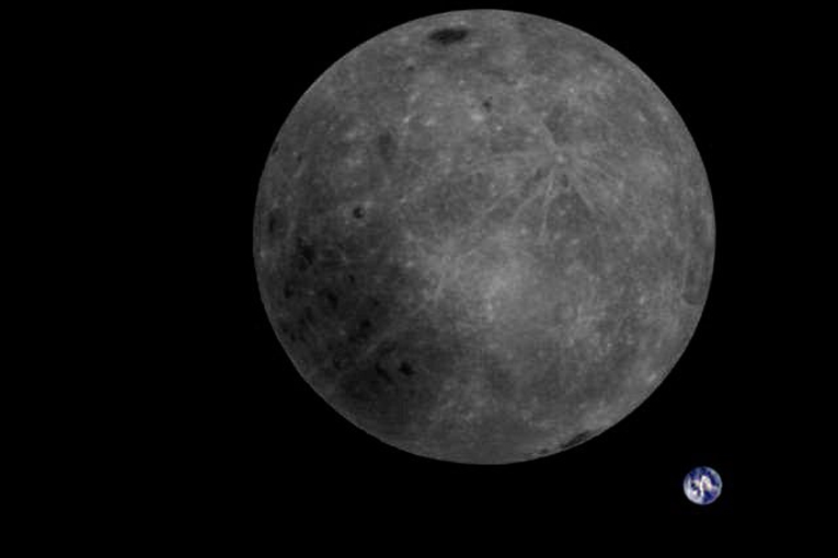 Çin uydusu Longjiang-2 Dünya ve ayı aynı karede yakaladı