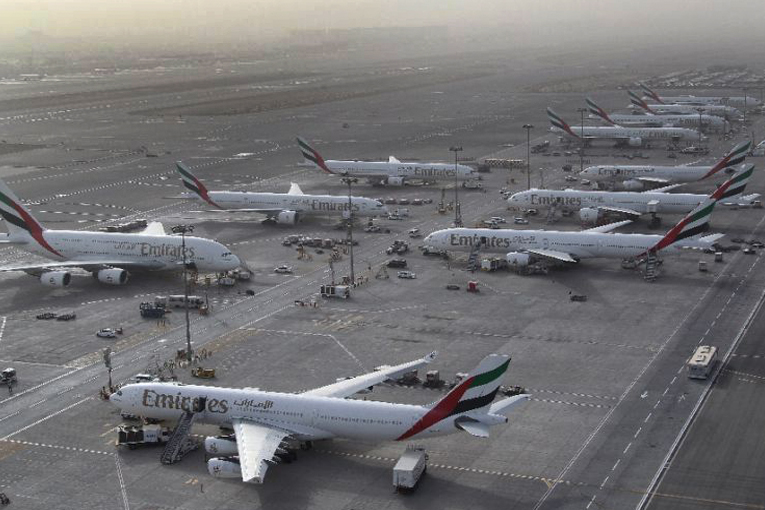 Dubai Havalimanı’na drone uçuşları yarım saat durdurdu