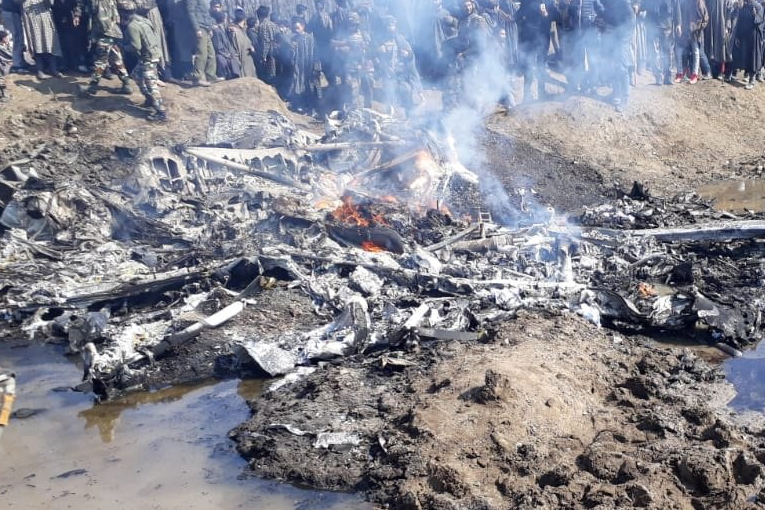 Sıcak bölge Keşmir’de Mi-17 tipi helikopter düştü