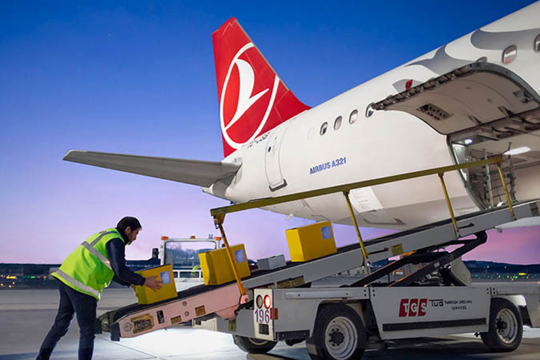 İstanbul Havalimanı’ndan ilk kargo uçuşu yapıldı