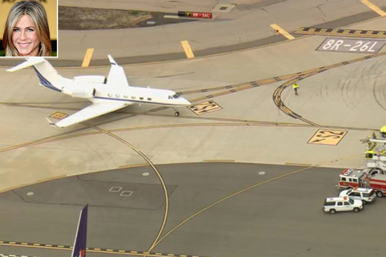 Jeniffer Aniston’nun uçağı Onatrio Havalimanı’na acil indi