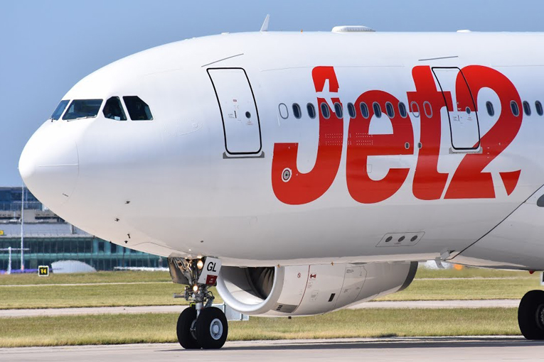 Jet2 uçağında sıcak su sorunu zorunlu indirdi