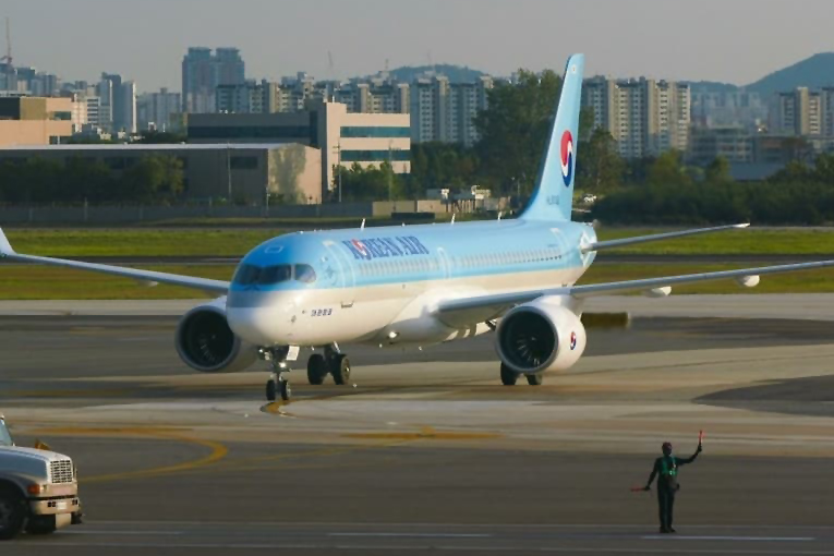Korean Airlines CS-300’u motor arızası yaptı
