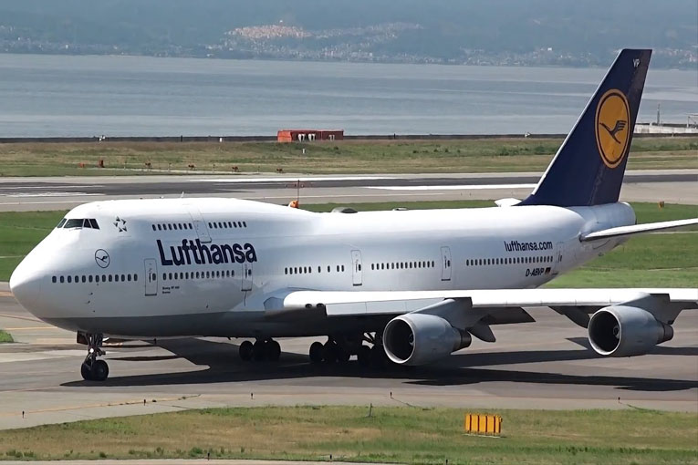 Lufthansa’nın B747-400’ü motor arızası nedeniyle geri döndü