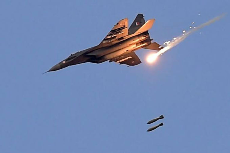 Hindistan, Pakistan’a hava saldırısı düzenledi