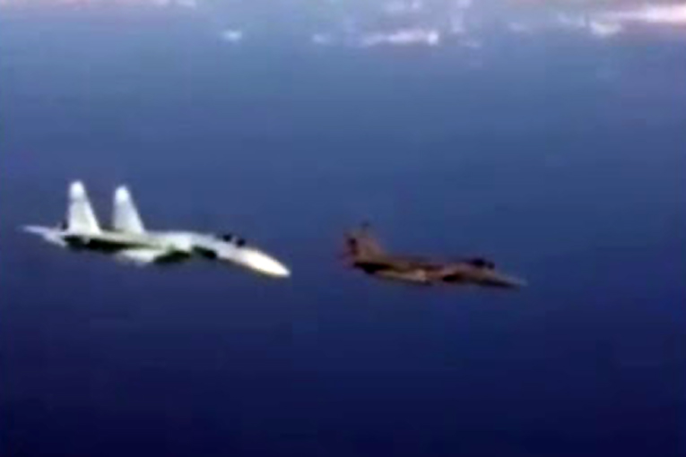 Rus Su-27’nin NATO uçağına müdahele görüntüleri ortaya çıktı