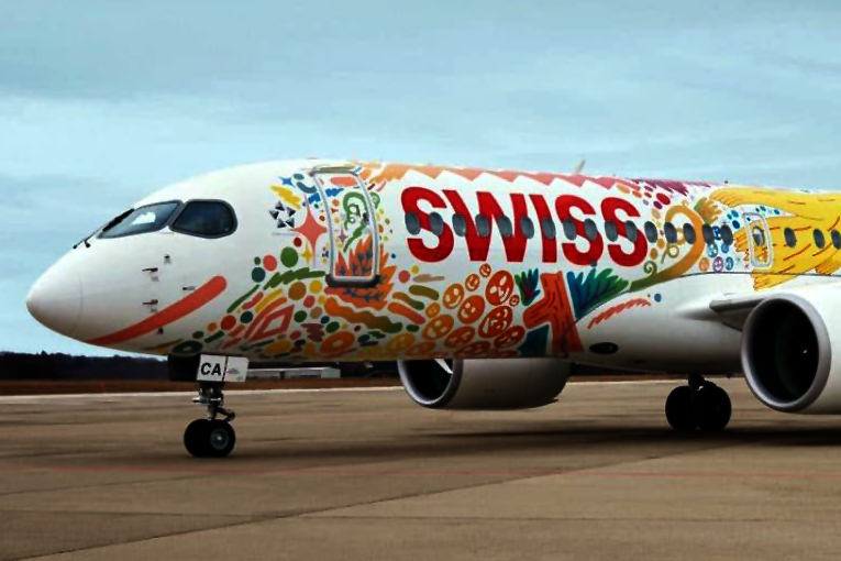 Swiss Air uçağını festivale özel boyadı