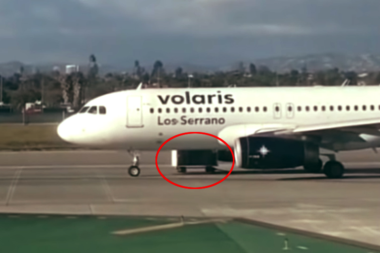 Volaris’in uçağına boş bagaj arabası çarptı