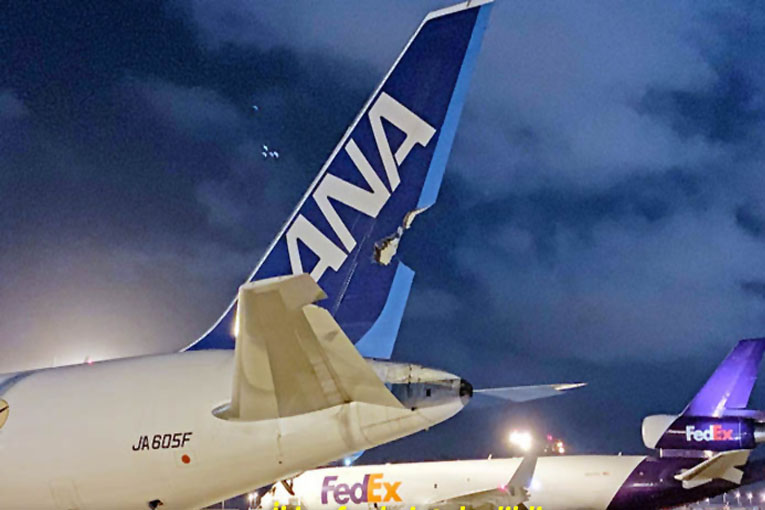 Tokyo’da ANA uçağı Fedex’in uçağıyla çarpıştı