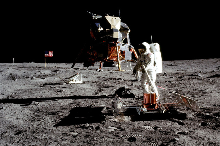 NASA aydaki ilk görev için talimat yayınladı