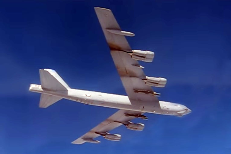 Su-27’ler B-52’yi yakın mesafeden takip ettiler
