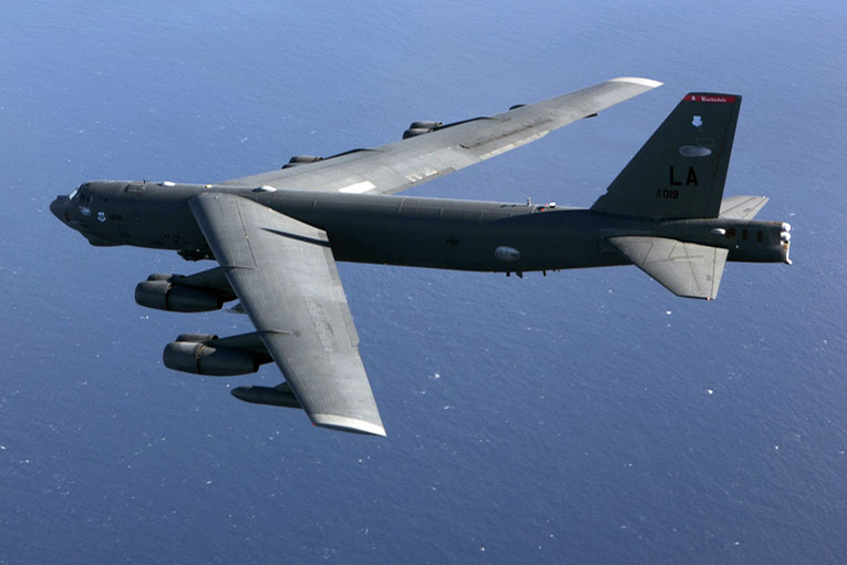 ABD’nin iki B-52’si Çin’de tehlikeli bölgede uçtu