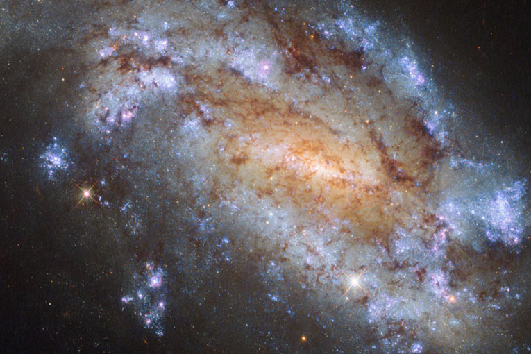 NASA iki galaksinin çarpışma görüntülerini yayınladı