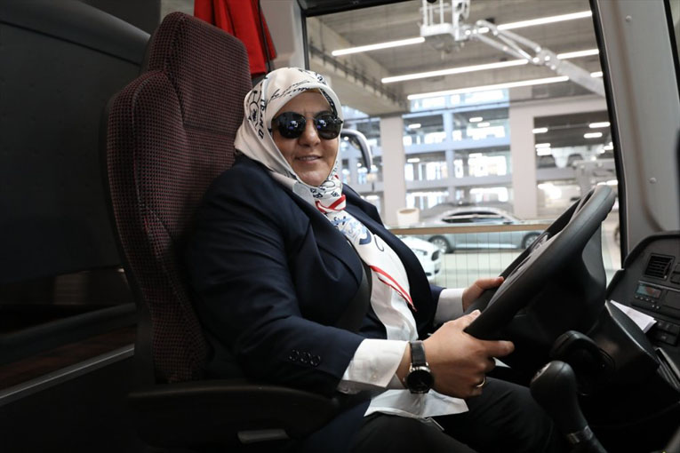 HAVAİST’te kadınlar çiceklerle karşılandı