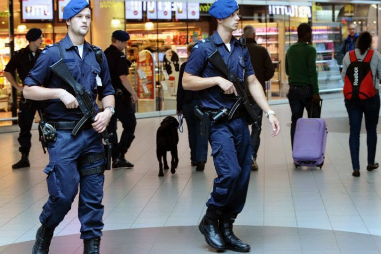 Hollanda Havalimanları’nda güvenlik en üst düzeye çıkarıldı