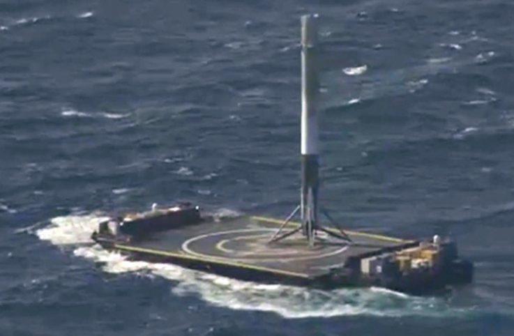 SpaceX’in Falcon Heavy Roketi dalgaların kurbanı oldu