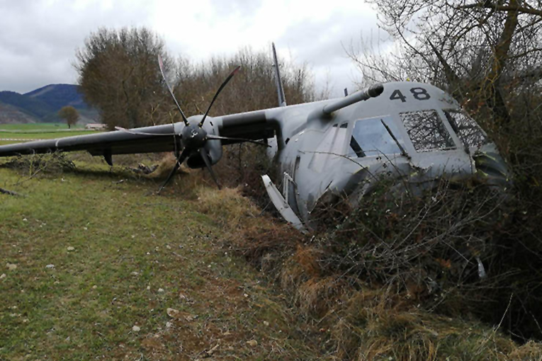 İspanya’da askeri CASA C-295 sert indi pistten çıktı
