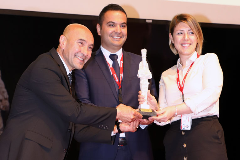 Corendon İzmir Turizm Ödülleri’nde Yılın Tur Operatörü Seçildi