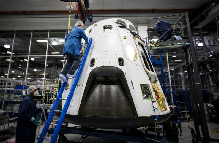 NASA ve SpaceX çalışanları yoğun mesaide