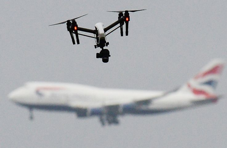 Heatrow Havalimanı’nın da yine drone kabusu yaşandı