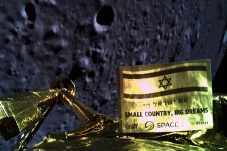 İsrail’in Ay’a gönderdiği Bereşit inişte yere çakıldı