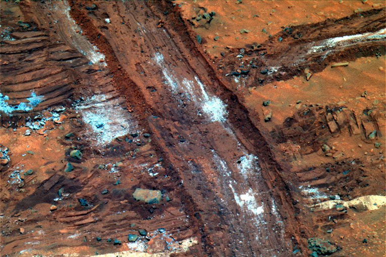 Araştırmacılar,Mars’ta su iddiasını gündeme getirdi