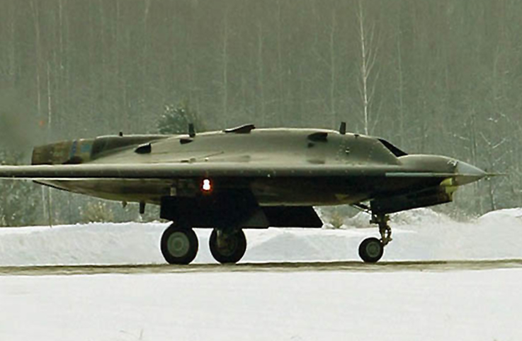 Rusya’nın Okhotnik’i test uçuşuna hazır