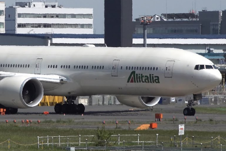 Alitalia uçağı türbülansa girdi, 3 görevli yaralandı