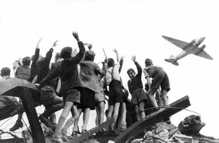 Berlin’de ‘Berlin Hava Köprüsü’nün 70. yılı kutlanıyor