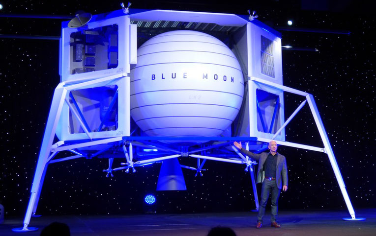 Amazon ve Blue Origin’in kurucusu Jeff Bezos, ay için gün verdi