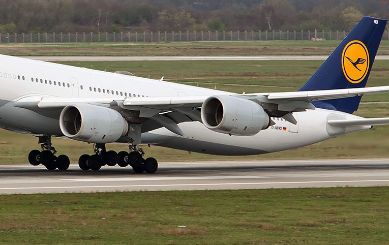 Lufthansa’nın A340 iniş takımı arızalanınca geri döndü
