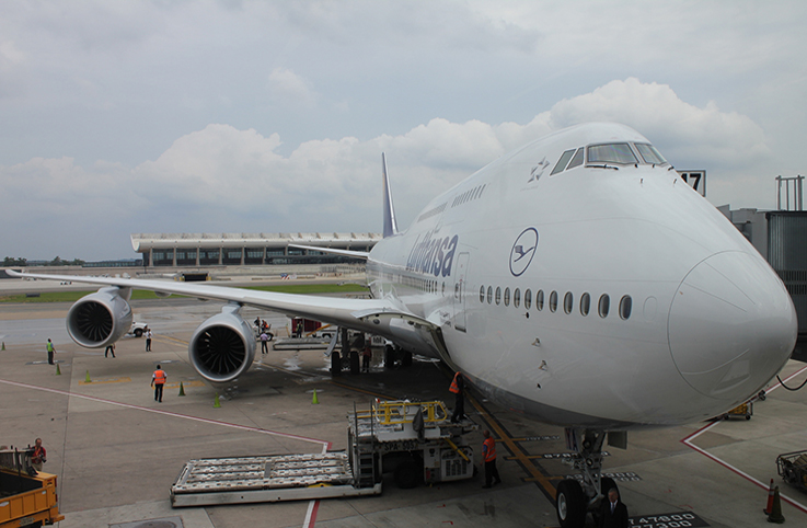 Lufthansa’nın B-747’si sert indi dönüş iptal oldu