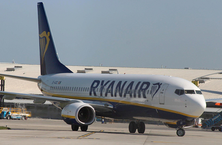Ryanair uçağında kadın yolcu hayatını kaybetti