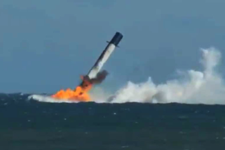 SpaceX’in Falcon Heavy roketi Atlantik Okyanusu’na çakıldı