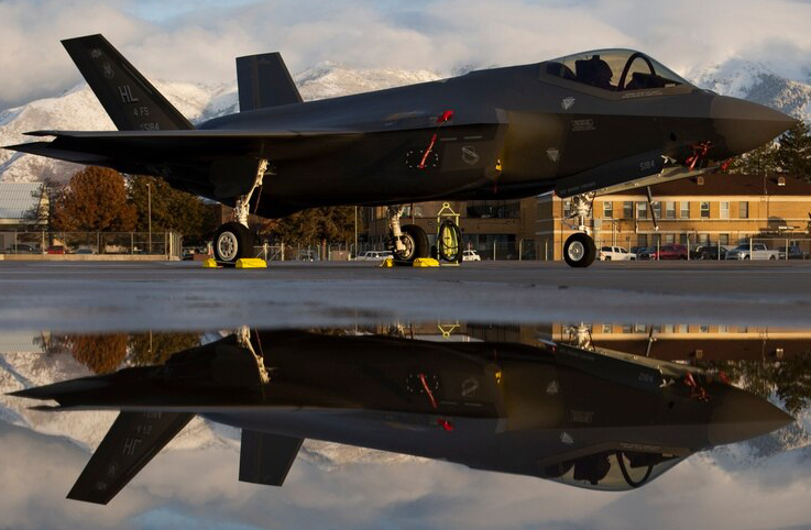 F-35 savaş uçaklarında 873 yazlom açığı tespit edildi