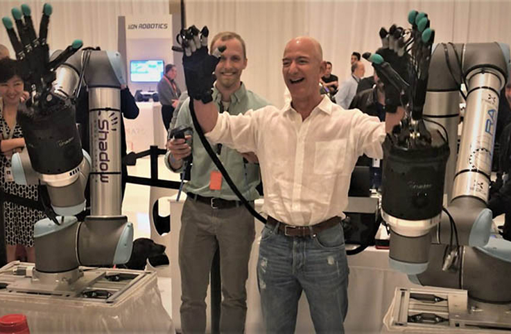 Jeff Bezos, “10 yıl içinde robotlar depolarda çalışacak”